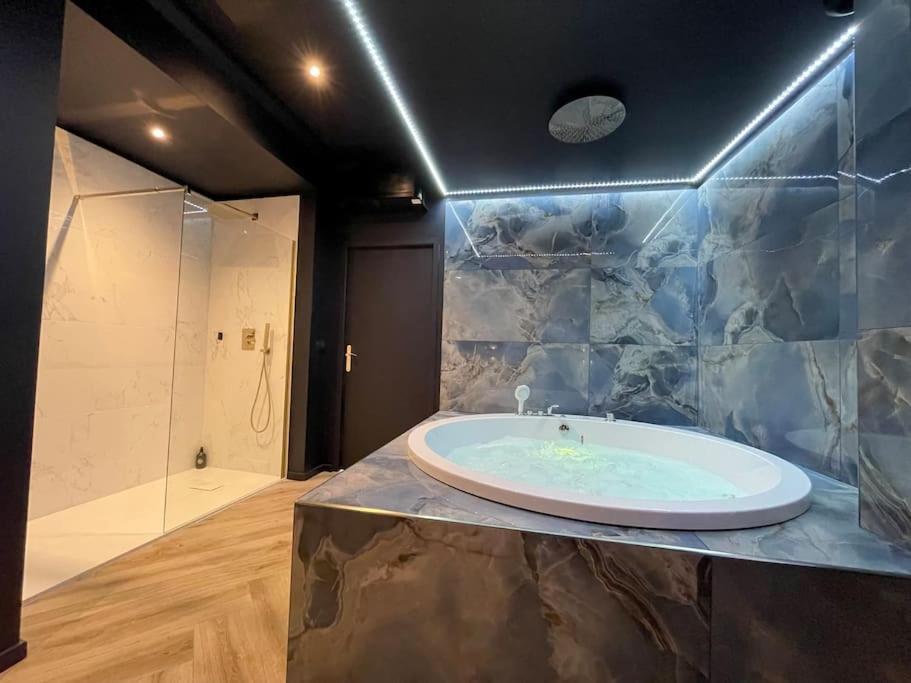 Myinsolite-L'Onyx Vauvert Esterno foto